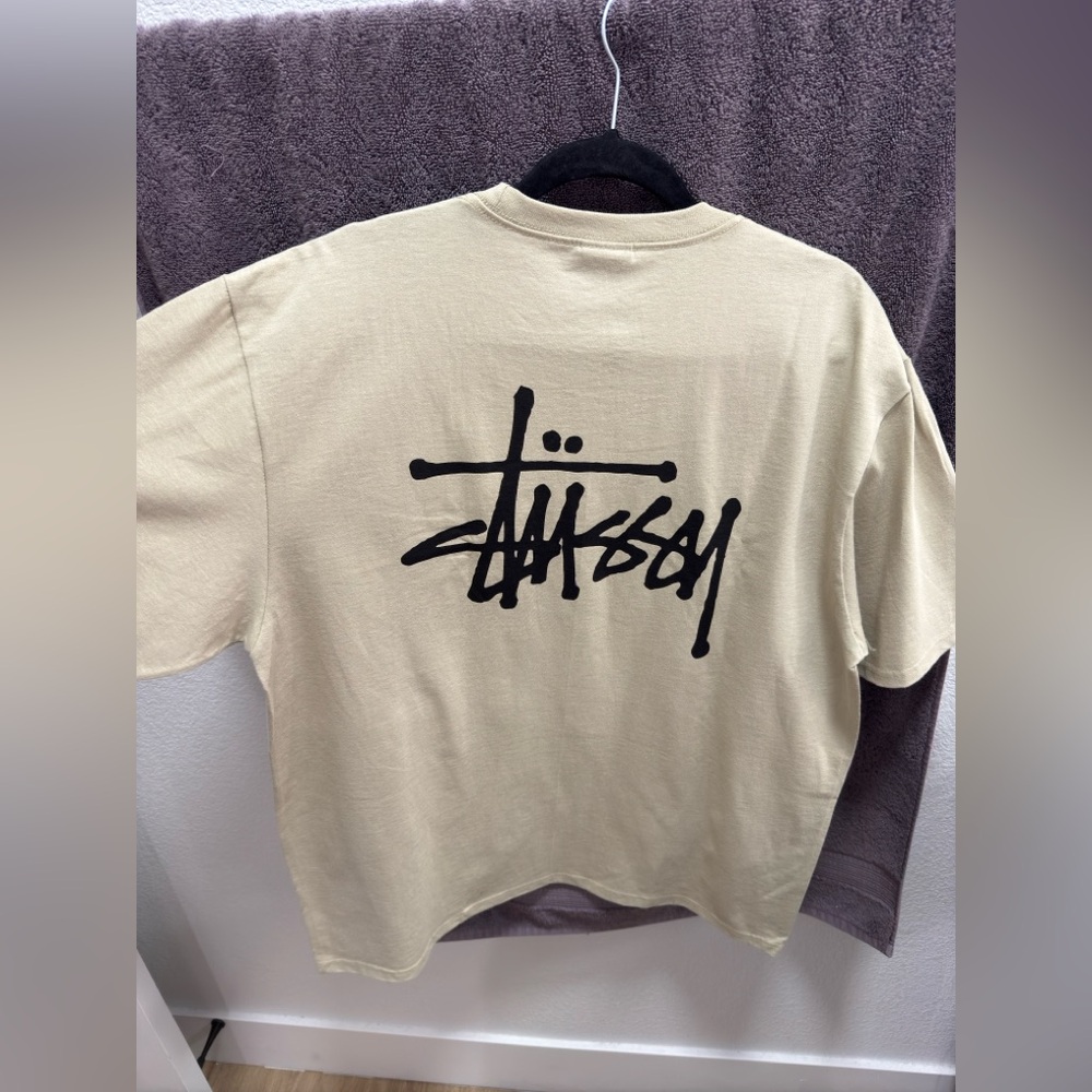 Stussy basic logo tee “khaki” sz L